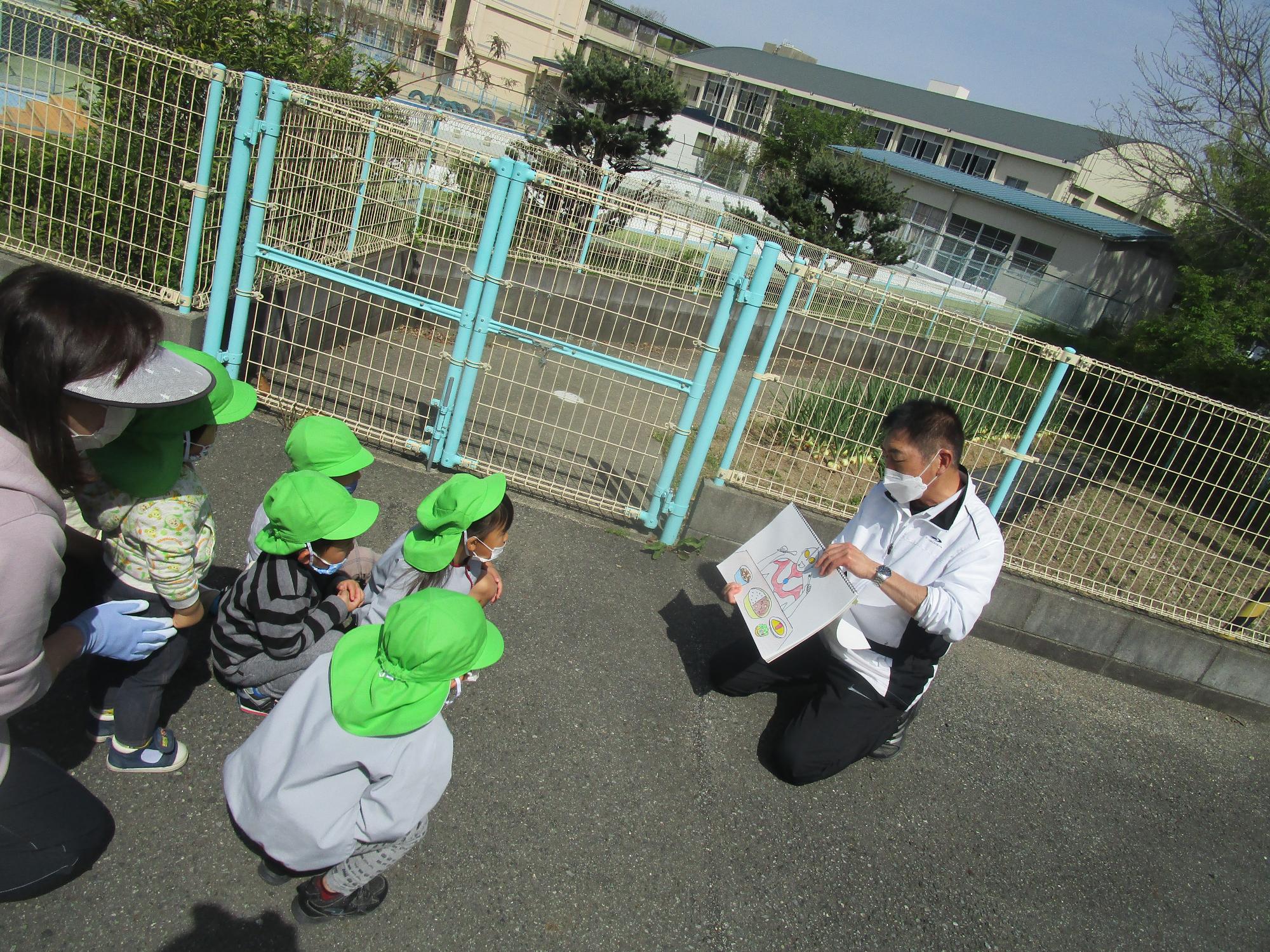 園長先生のお話を聞こう