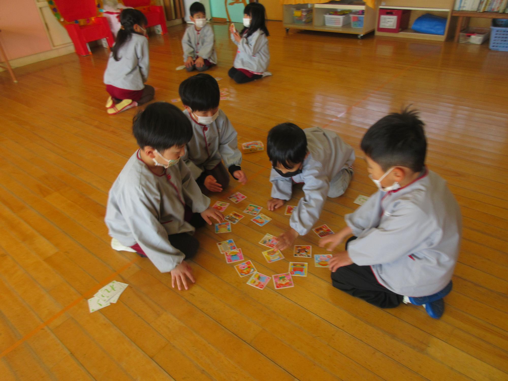 かるた遊び