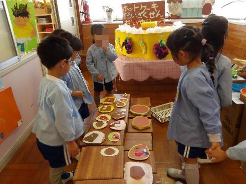 令和7年度ホットケーキ屋さんごっこをしているところ
