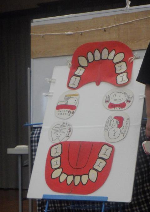 ブラッシング指導をしてもらっているところ　令和7年度