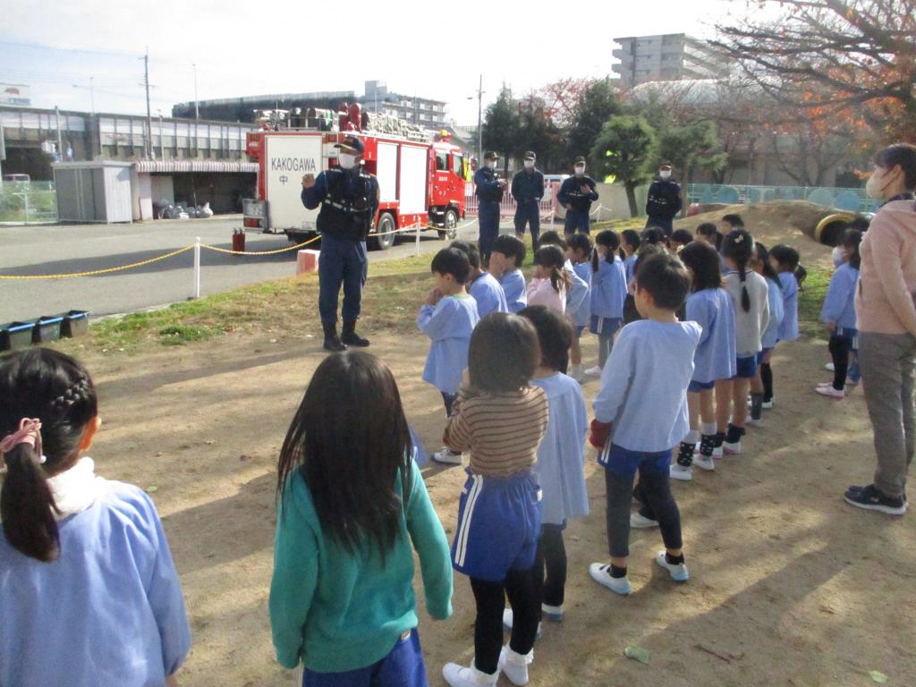 消防士さんに避難訓練の様子を見ていただきました