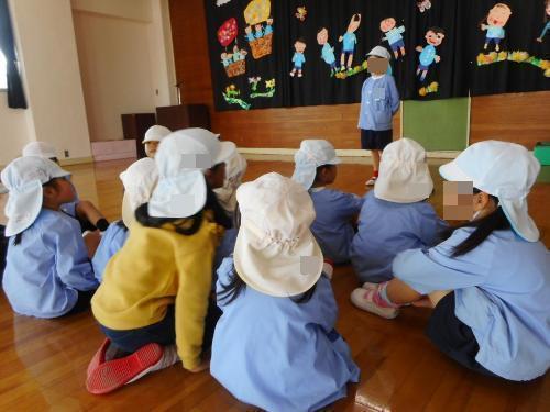 園内めぐりで、遊戯室に来ている様子