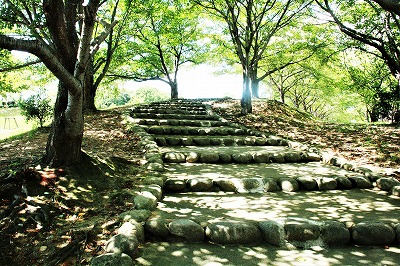 階段を登ると広場