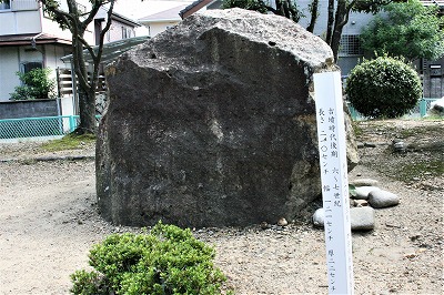 古墳の石