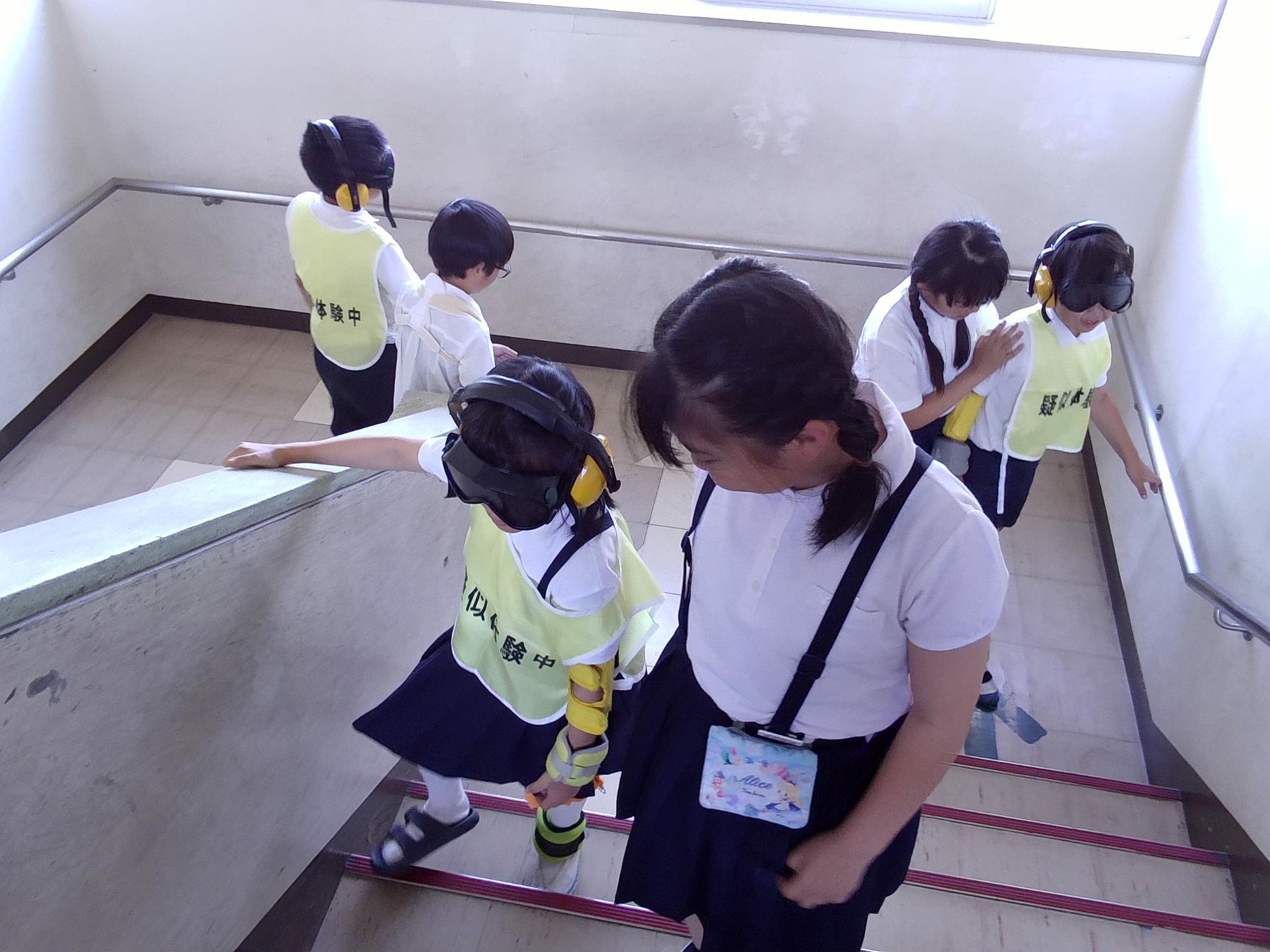 高齢者への階段介助