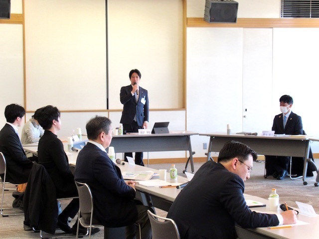 戦略会議の様子