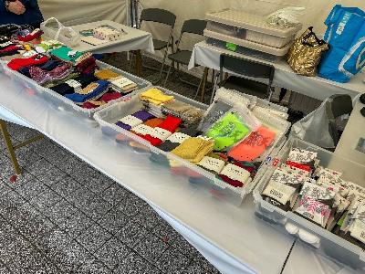 靴下が販売されている様子
