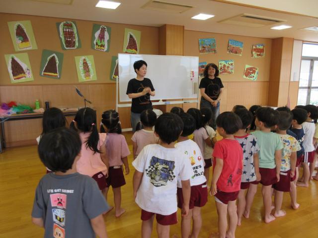 音楽リズムの先生とあいさつ1