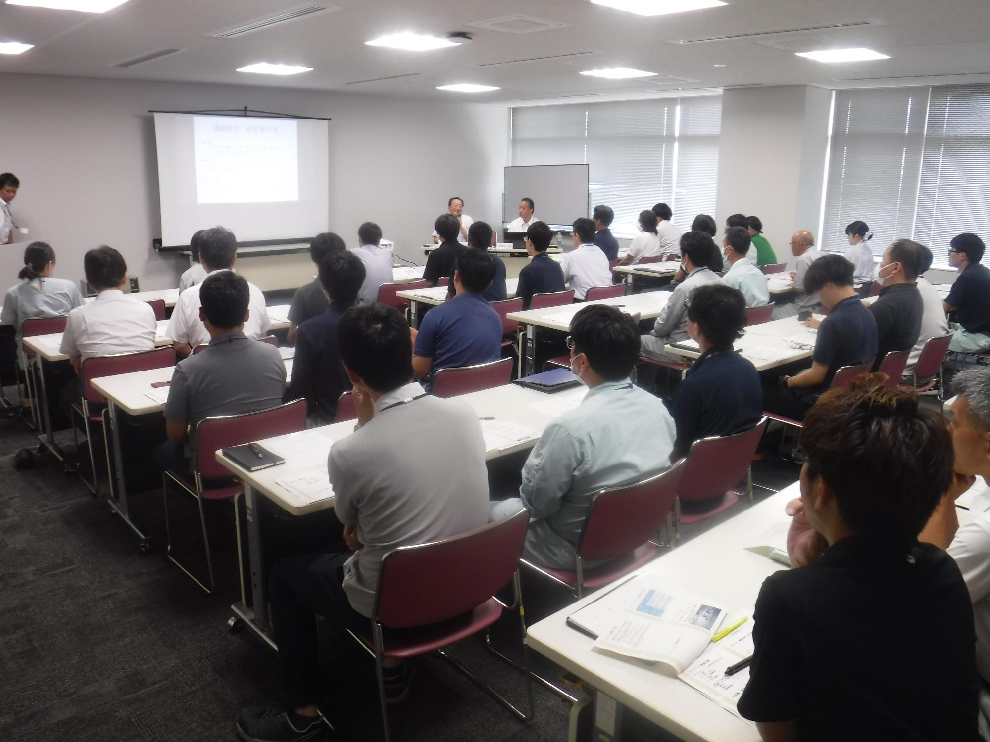 令和7年8月5日・職員研修の様子