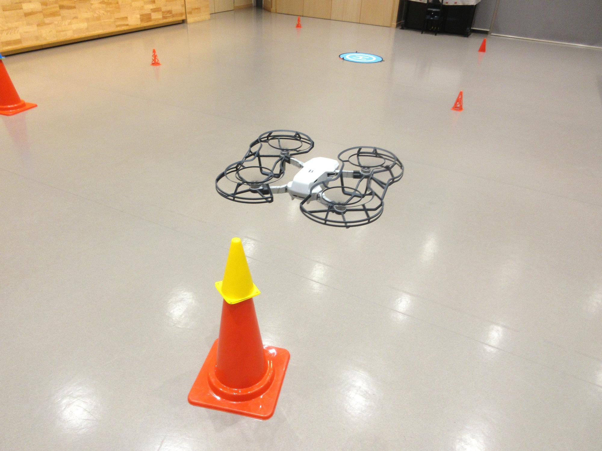 ドローンとコーン