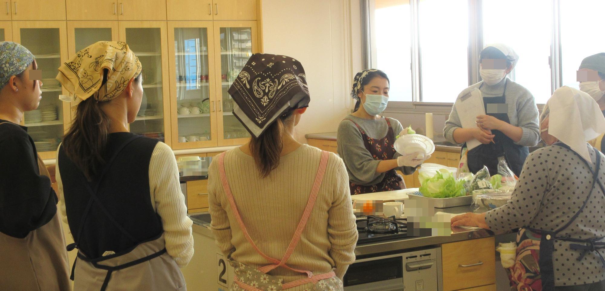 サラダの盛り付け説明