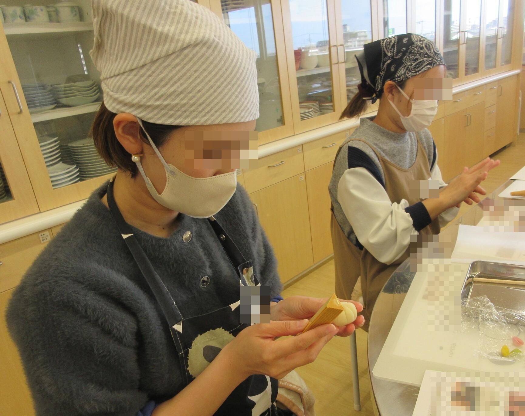 三角ベラを使用