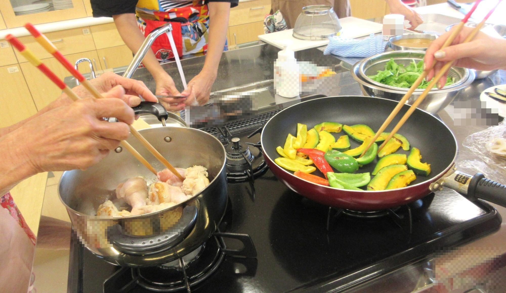 素材を炒める