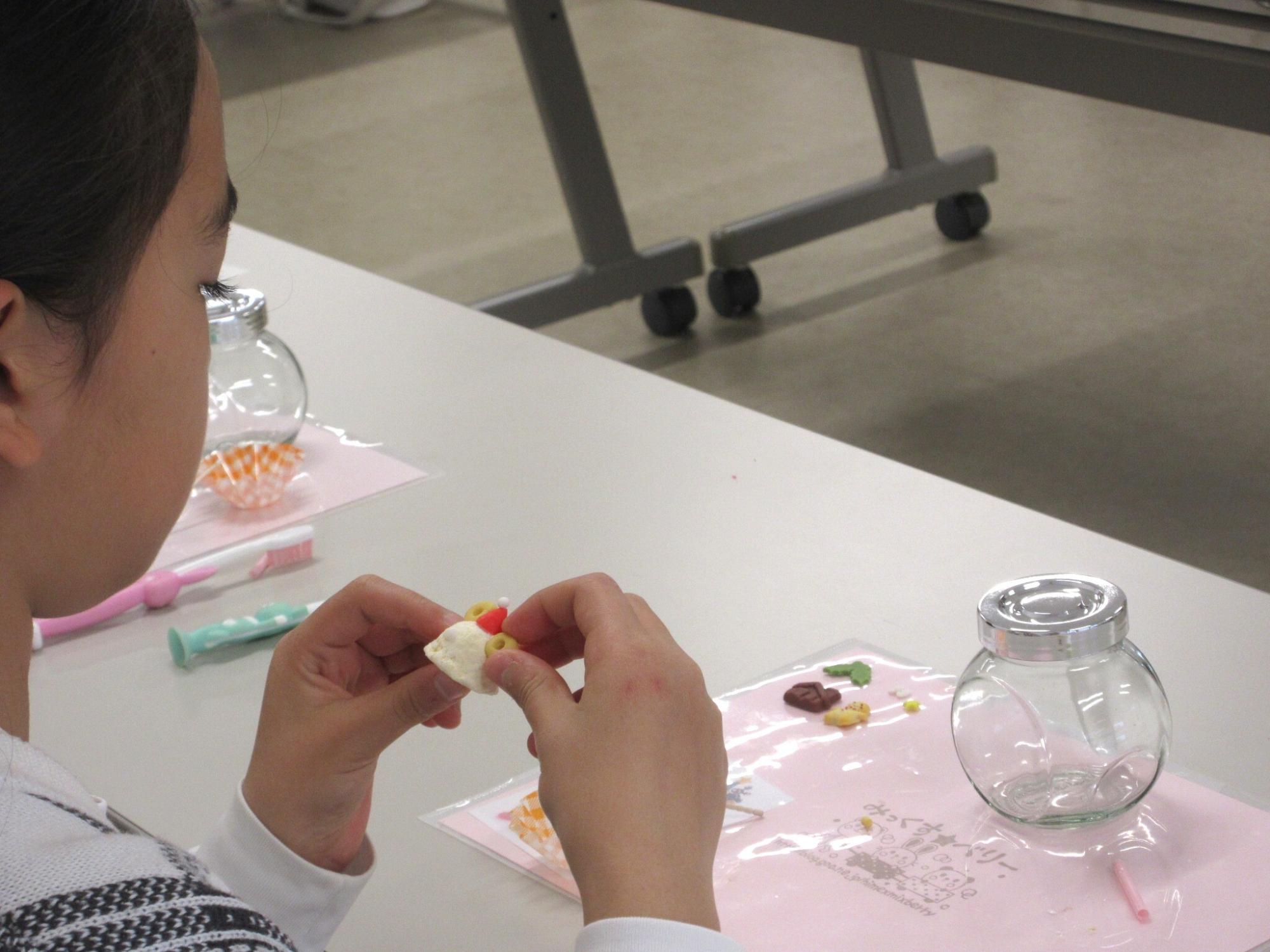 樹脂粘土で作るクリスマスデコレーション教室