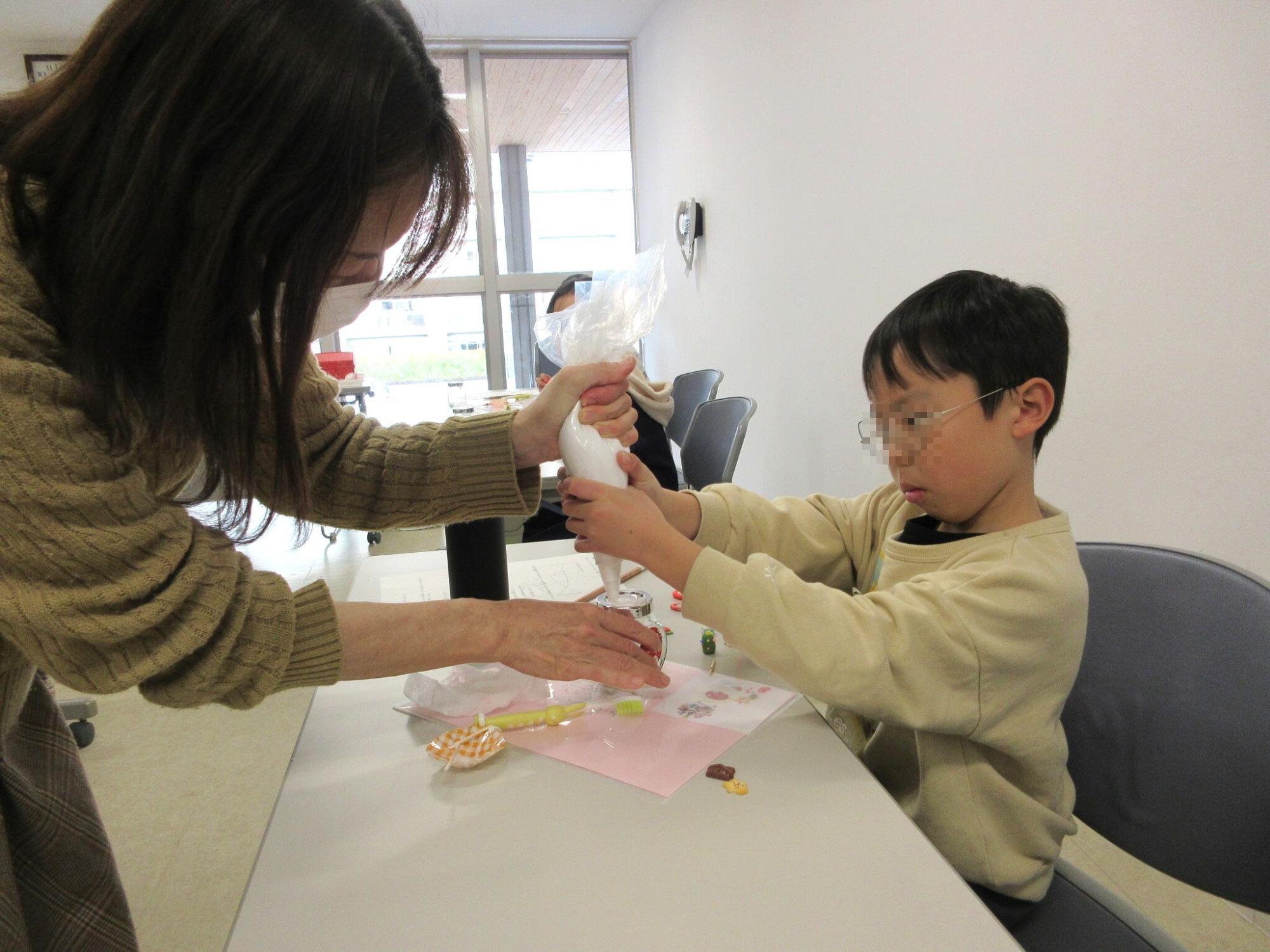 樹脂粘土で作るクリスマスデコレーション教室