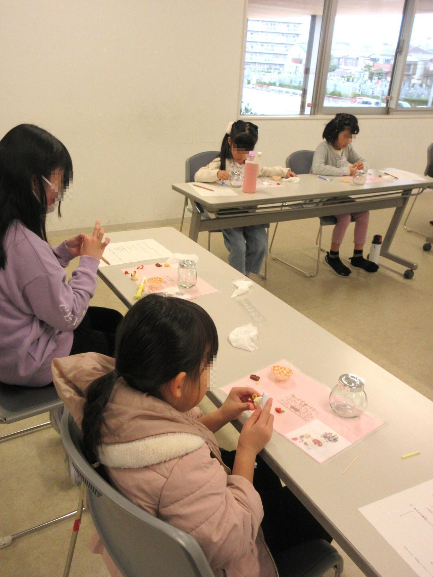 樹脂粘土で作るクリスマスデコレーション教室