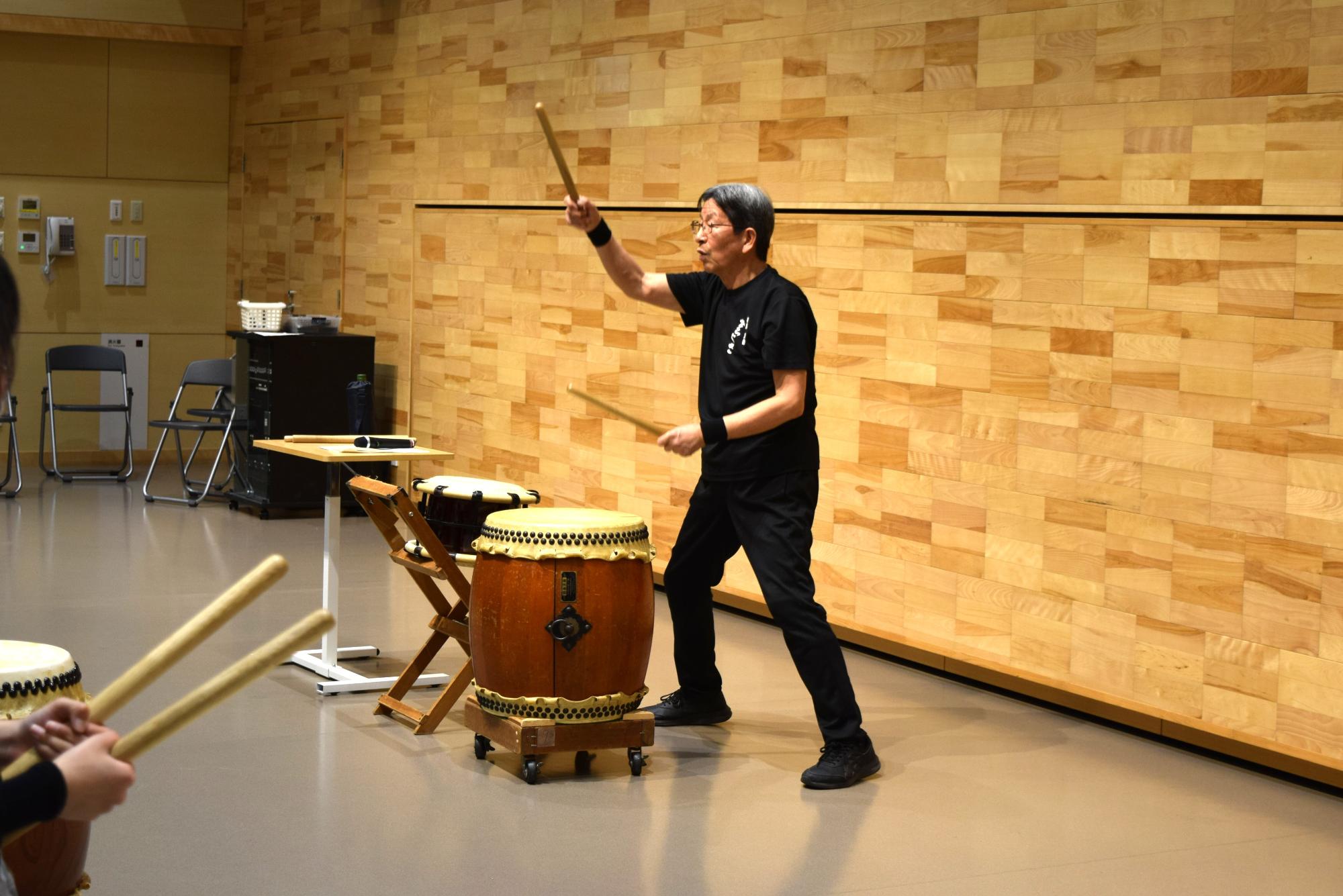 和太鼓体験講座の様子