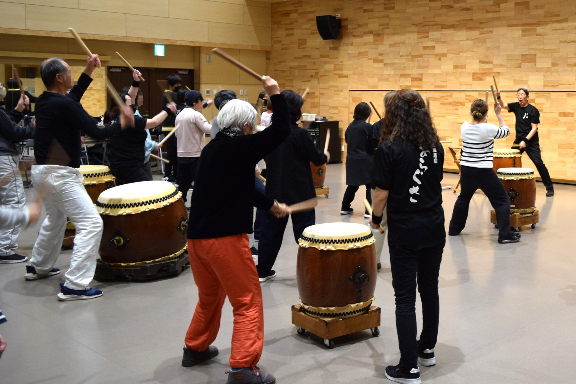 和太鼓体験講座の様子