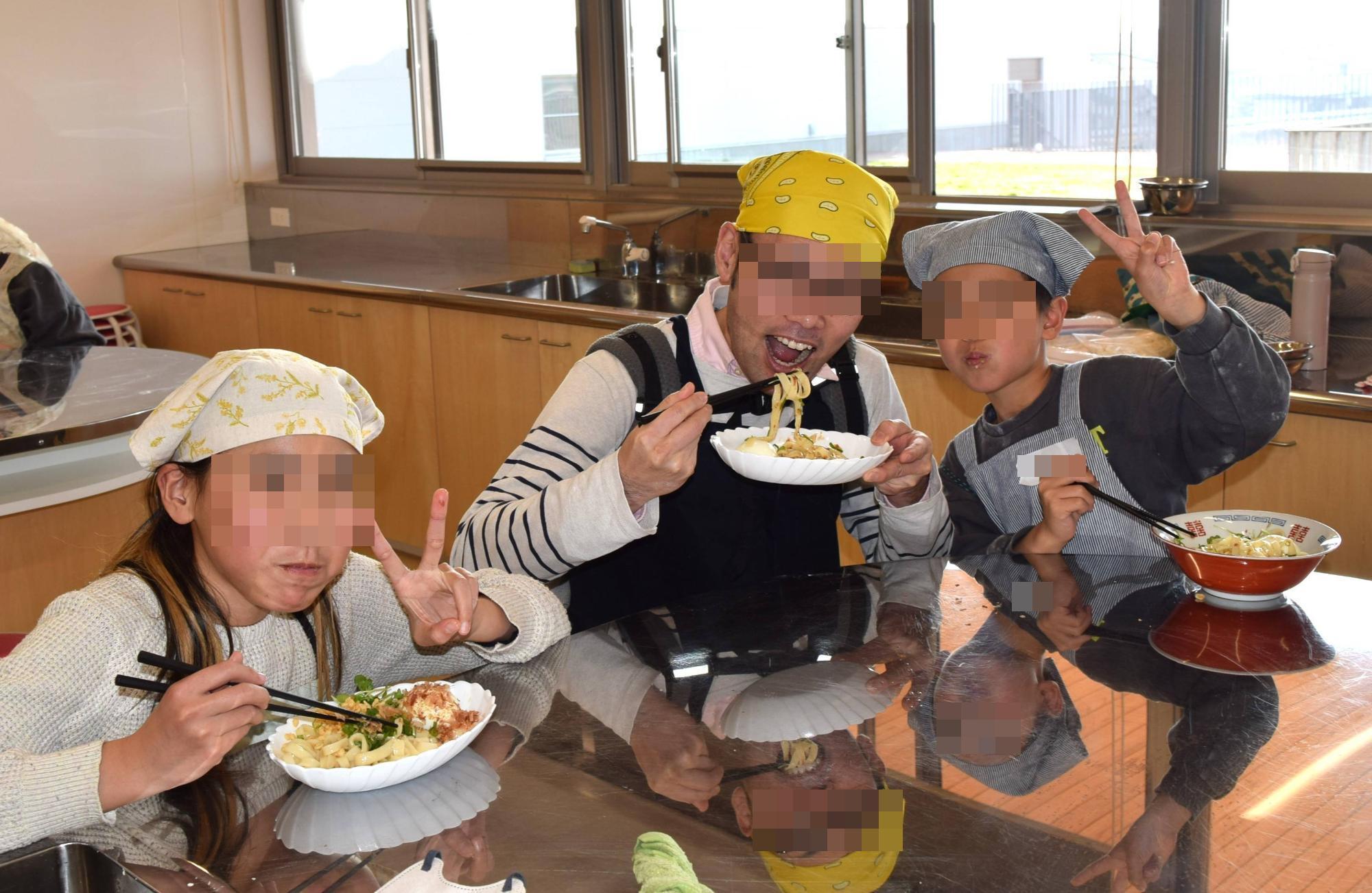 親子うどん打ち教室の様子1