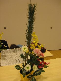 松がメインのフラワーアレンジメント作品