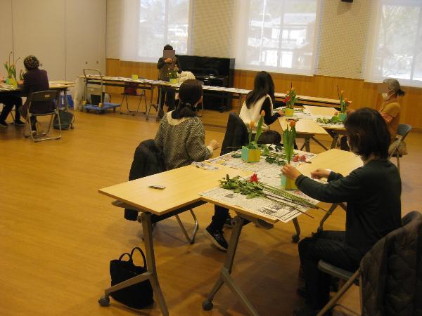 講師の説明を受ける受講生