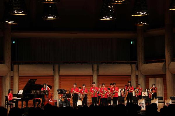 全員演奏でクライマックス