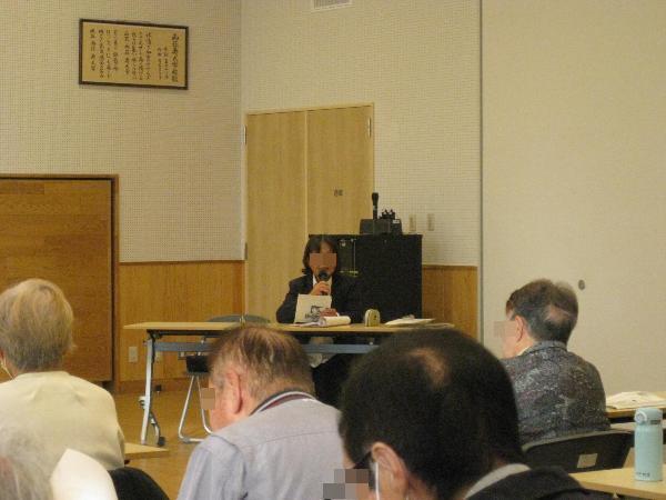 人権講話を聞く参加者