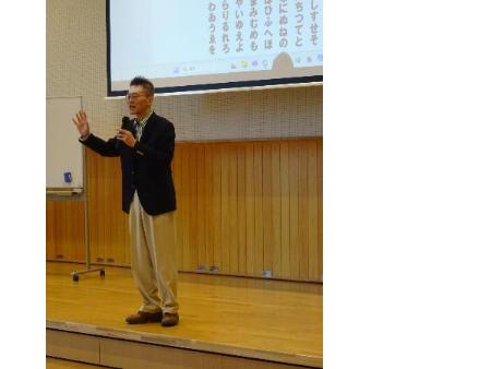 食品について話している様子