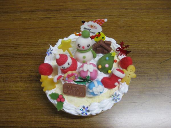 粘土でできたクリスマスケーキ