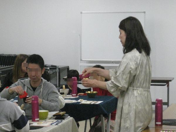 ふくささばきを学ぶ受講生