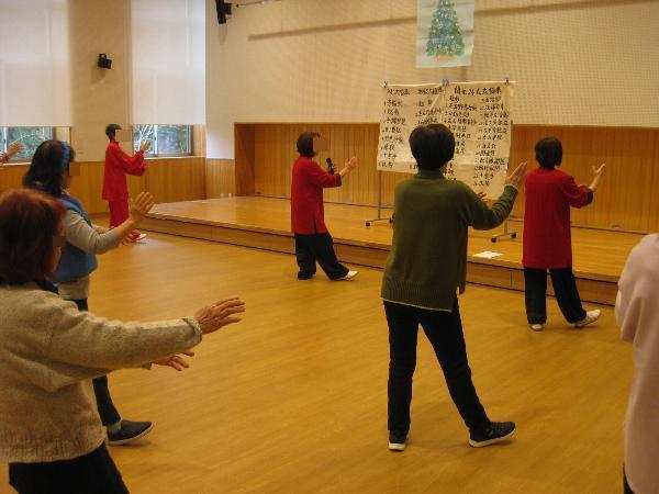 「入門八式」を体験する寿大学生