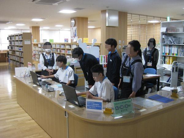 図書館カウンター業務