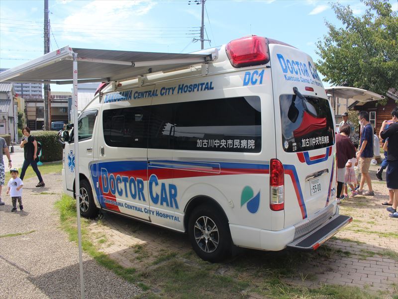 はなのひろばで加古川中央市民病院ドクターカー展示