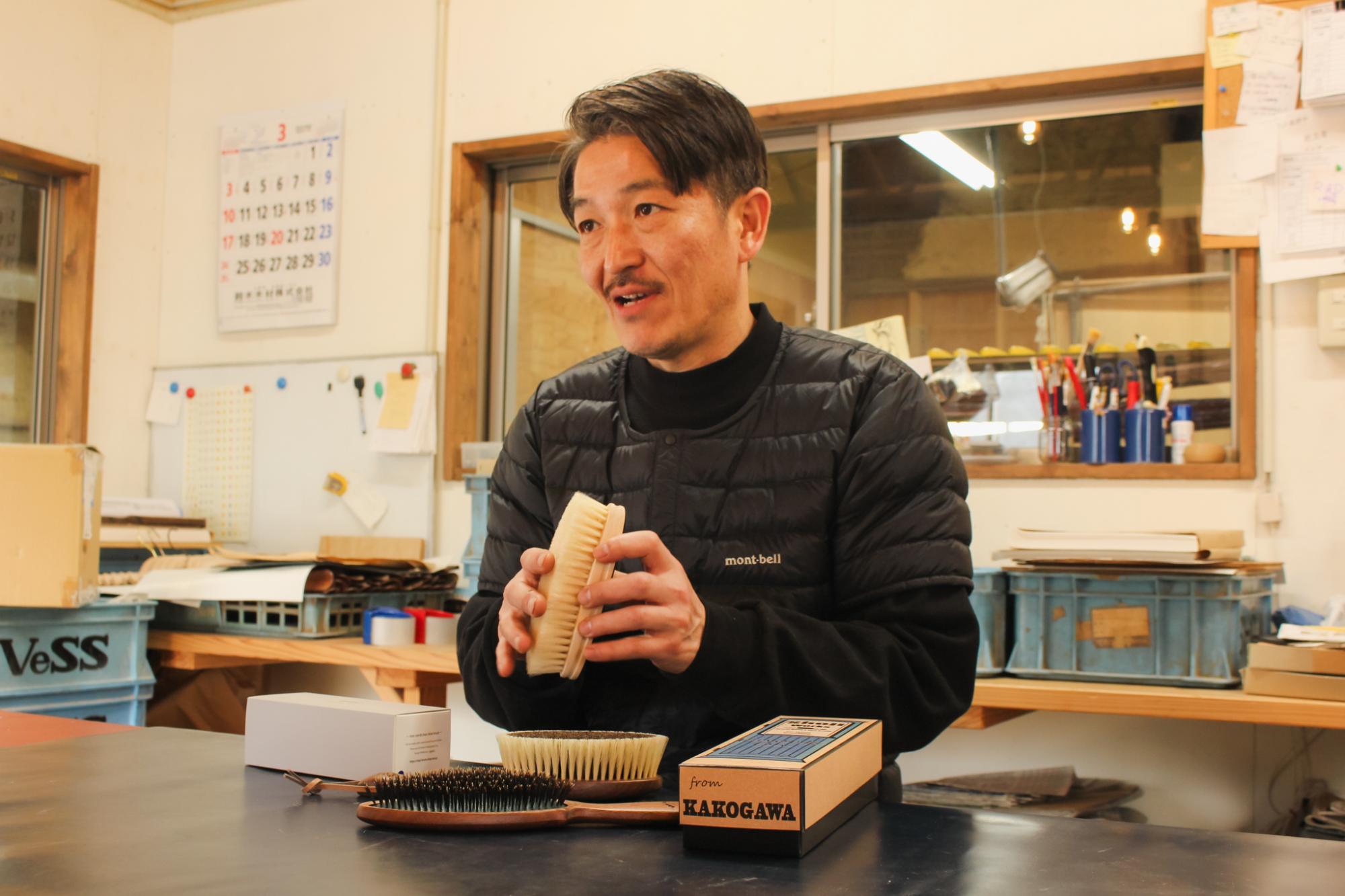 インタビューに答える畦地さん