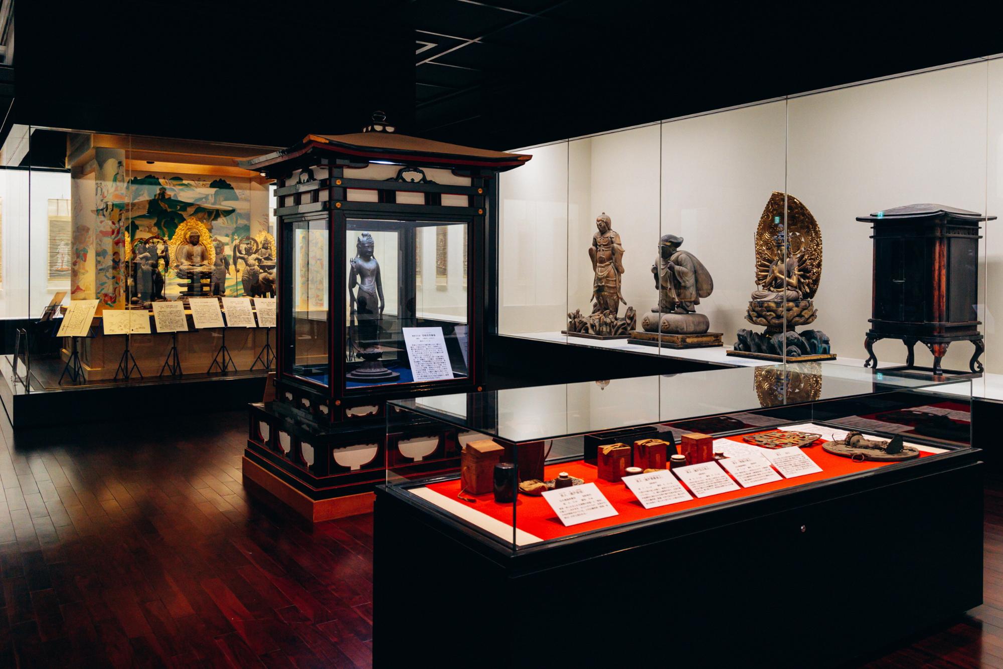 鶴林寺宝物館に展示されている文化財