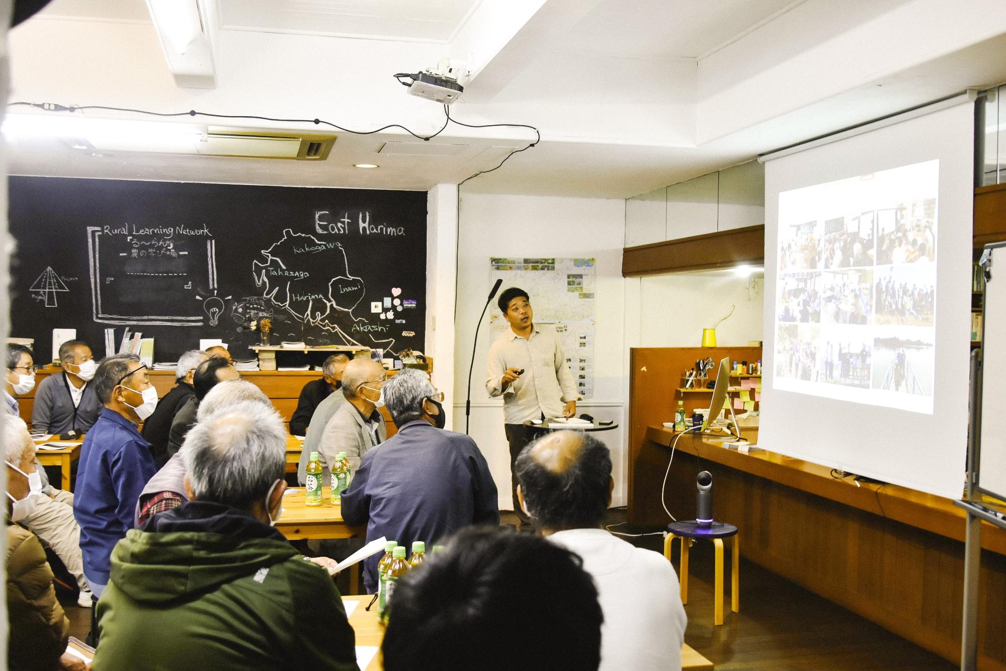 研修会で説明する柴崎さん