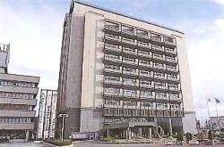 1997年に竣工した加古川市役所の新館庁舎の外観写真
