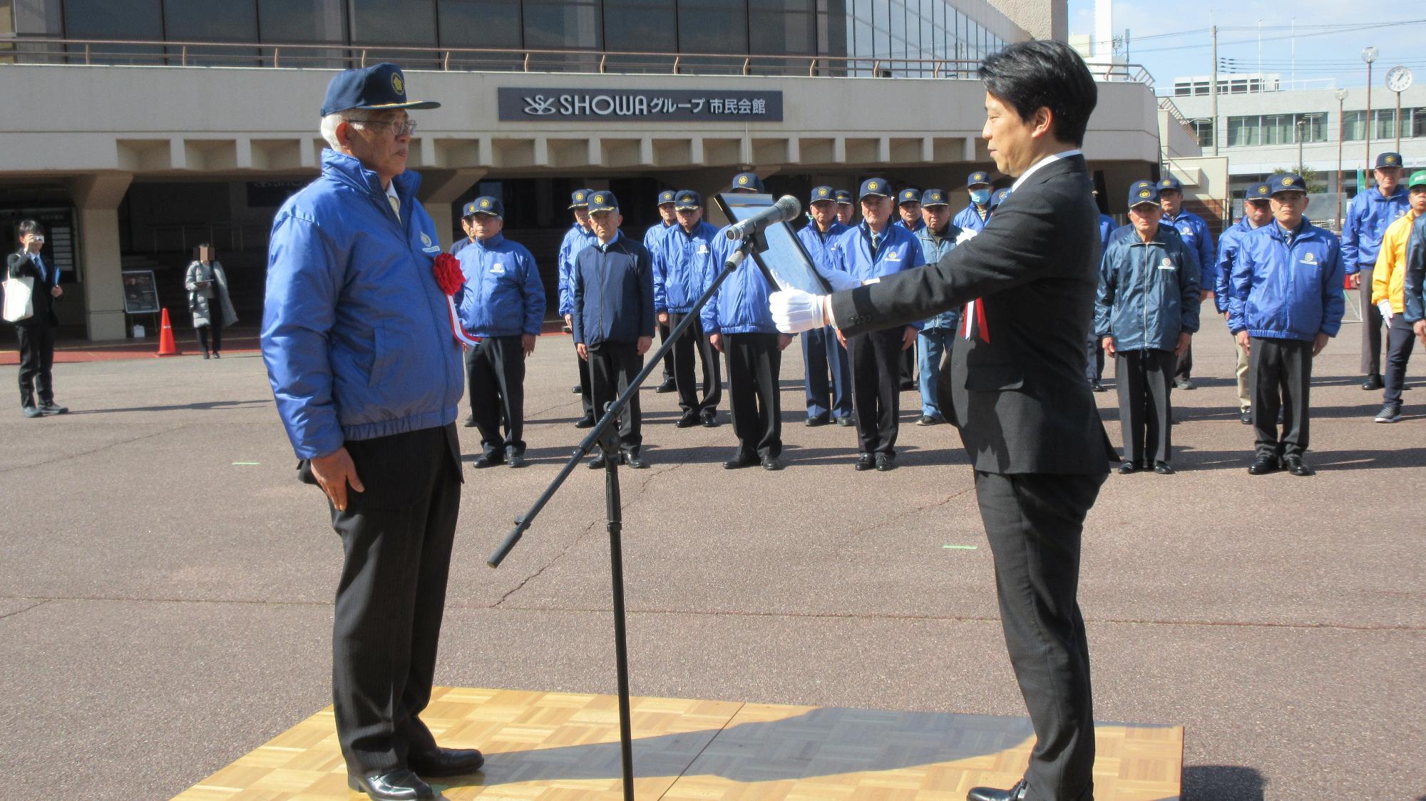 市長より感謝状の贈呈