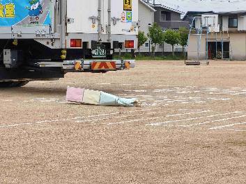 巻き込み事故実験で潰れた箱