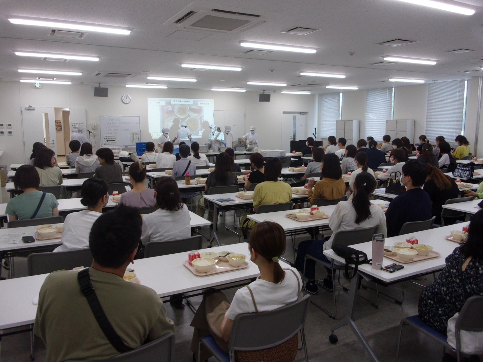 試食の様子
