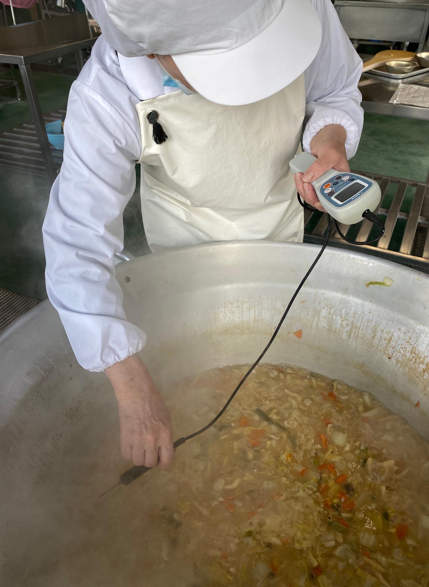 中心温度を計測している写真