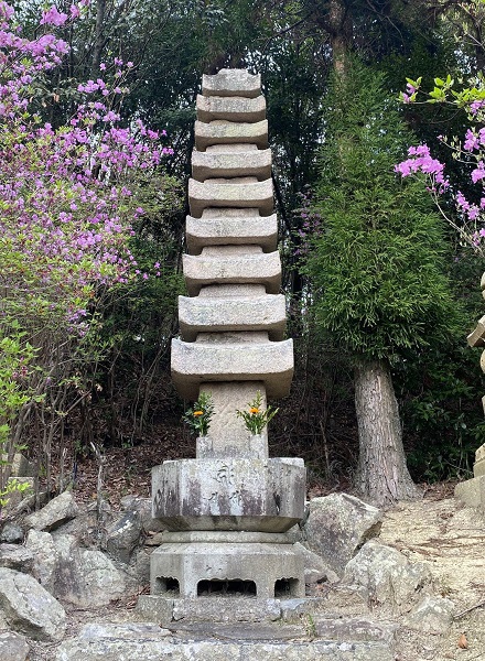 常楽寺の石造九重塔