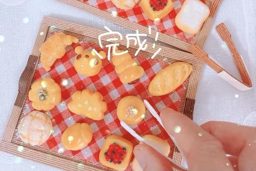 夏休みこどもねんど教室でつくる予定のミニチュアパン