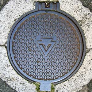 加古川町章が入ったマンホール