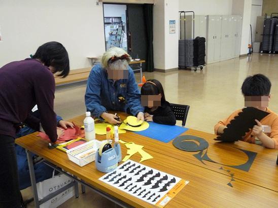 帽子づくりの様子