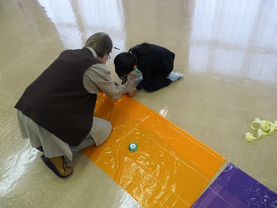 マント作りの様子