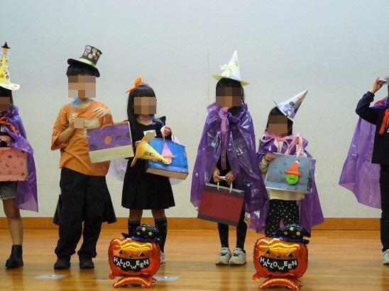 衣装披露の様子2