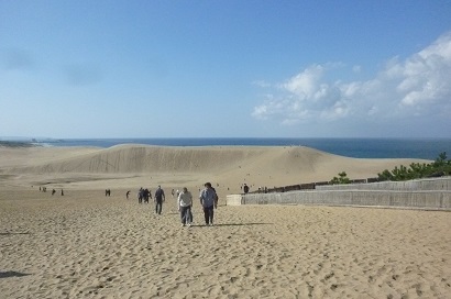 空と海と砂丘の写真