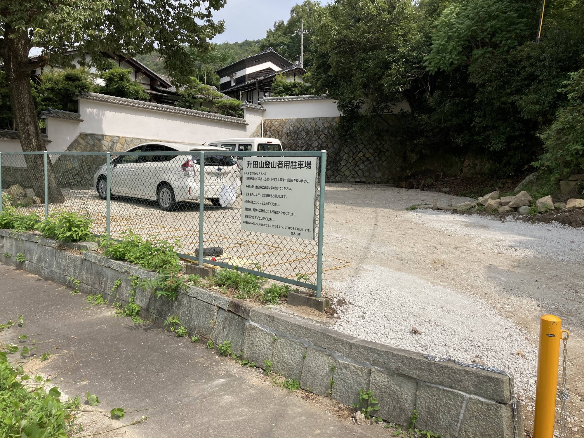 升田登山道駐車場