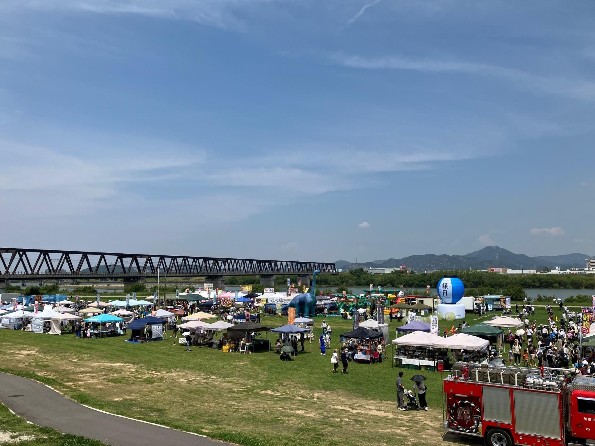 河川敷イベントの写真